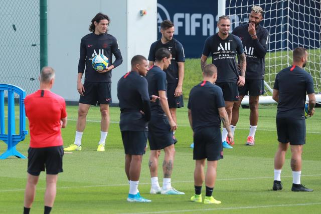 泰晤士报：曼联接近任命阿莫林 范尼可能只带一场